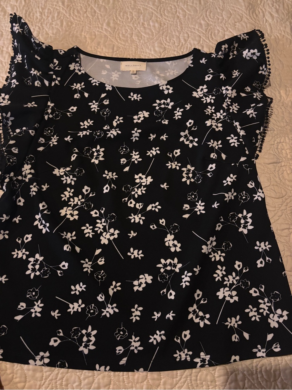 MELLODAY Black and White Floral Ruffle-Sleeve Blouse